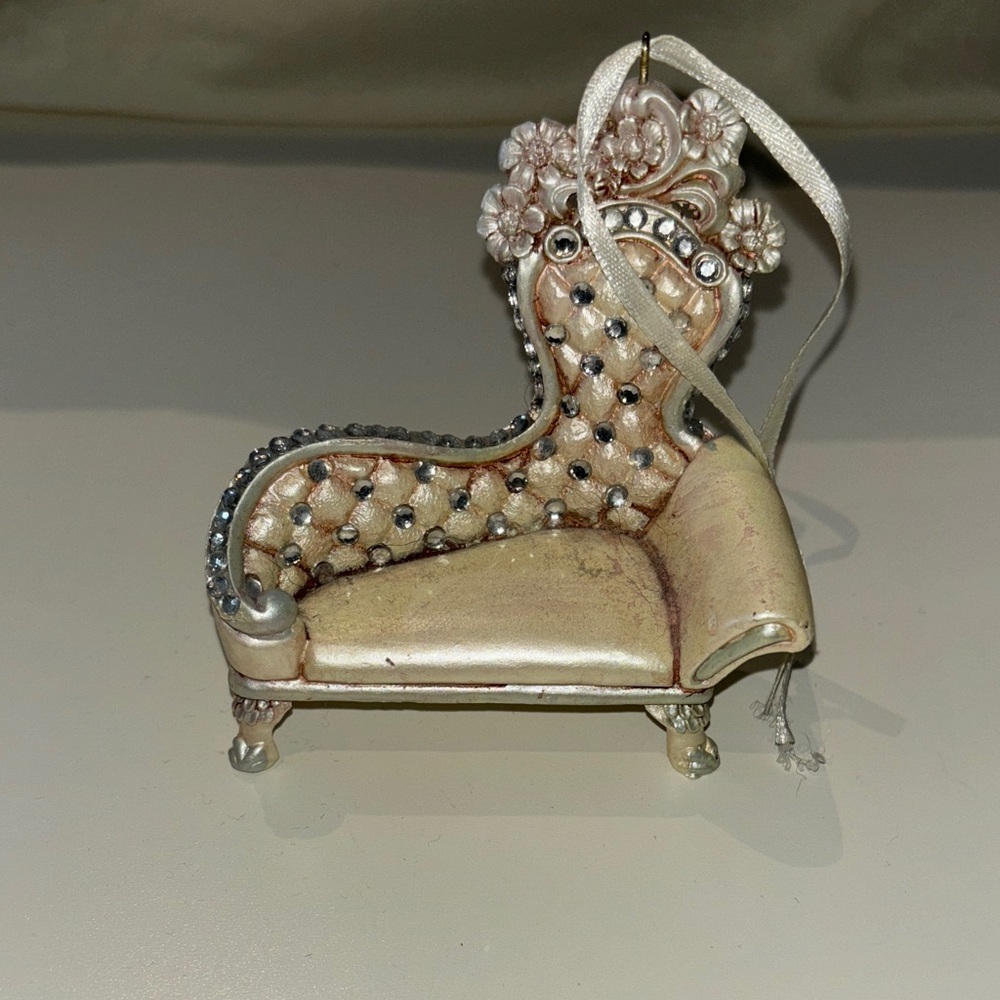 Elegant Cream and Gold Chaise Ornament
